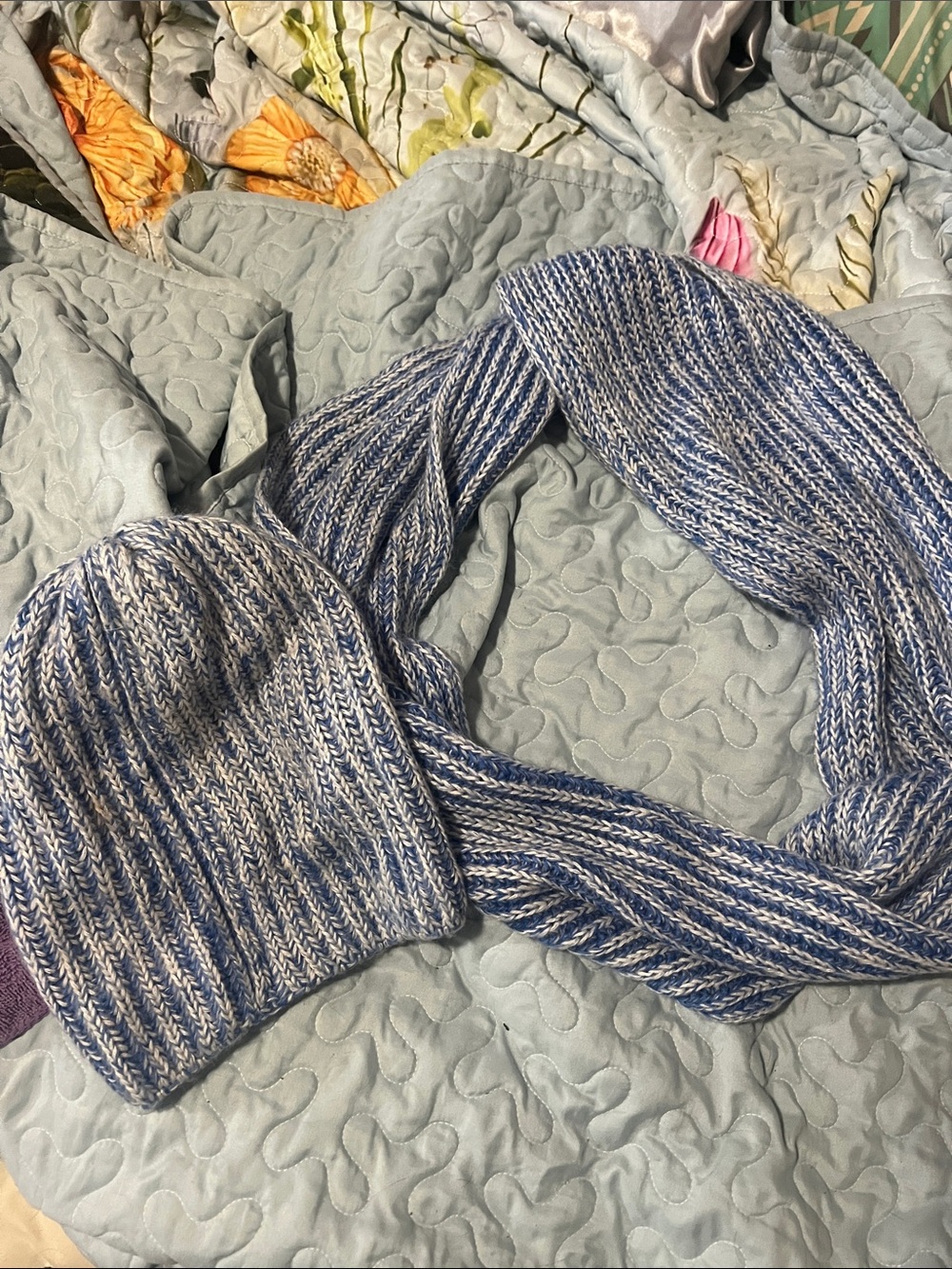 American Eagle Outfitters Blue and White Marled Knit Beanie & Infinity scarf set